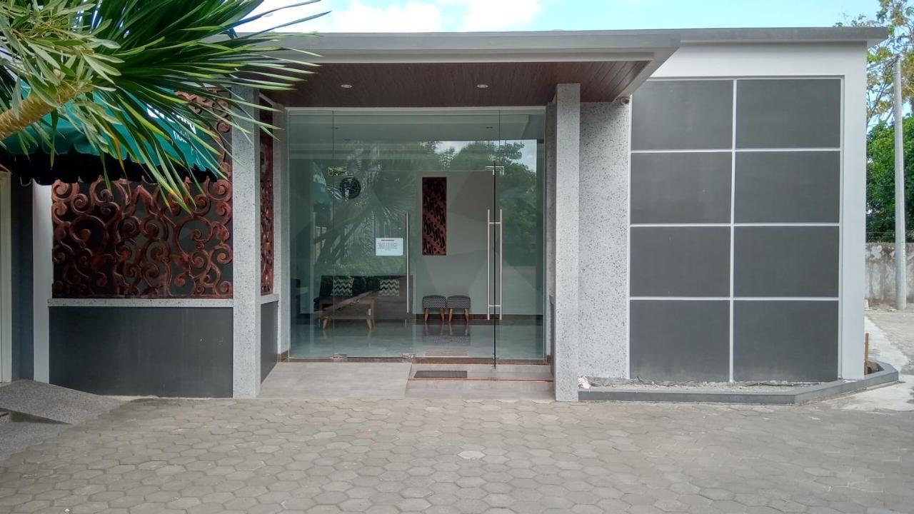 Alzara Hotel Syariah Wonosari Экстерьер фото