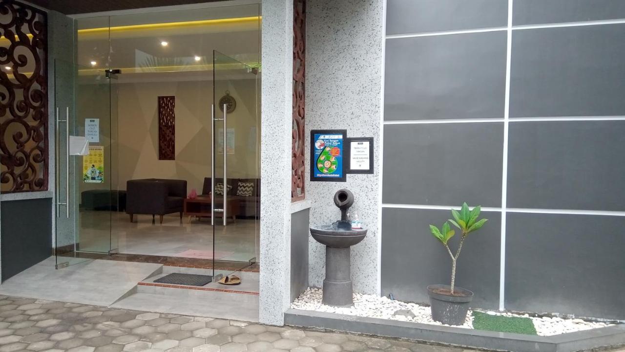 Alzara Hotel Syariah Wonosari Экстерьер фото