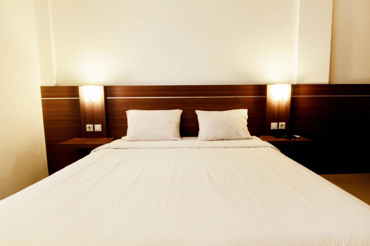 Alzara Hotel Syariah Wonosari Экстерьер фото