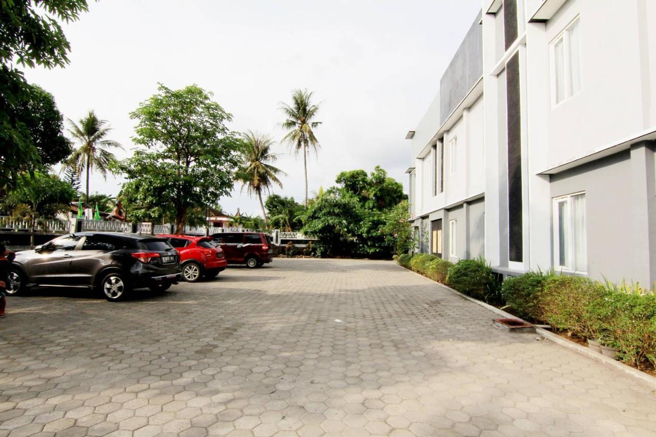 Alzara Hotel Syariah Wonosari Экстерьер фото