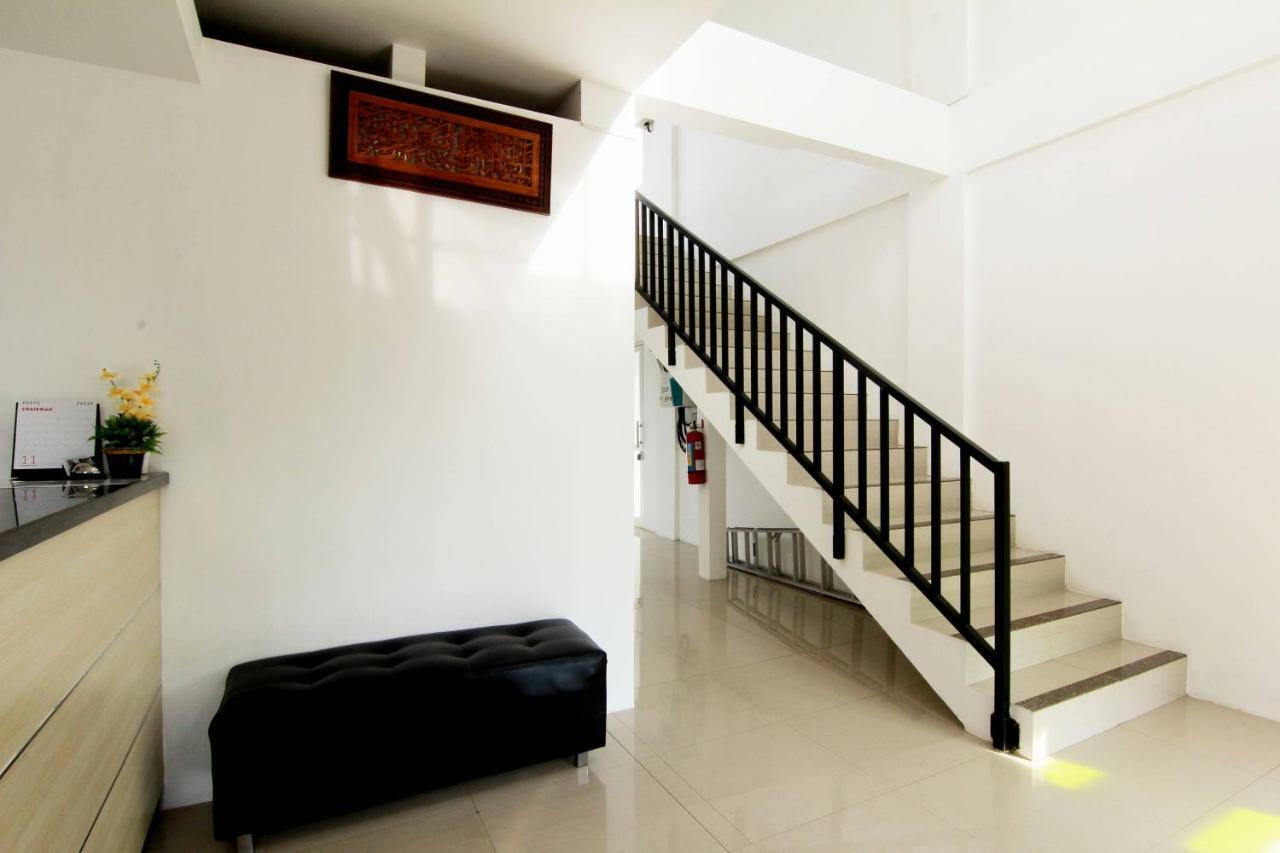 Alzara Hotel Syariah Wonosari Экстерьер фото
