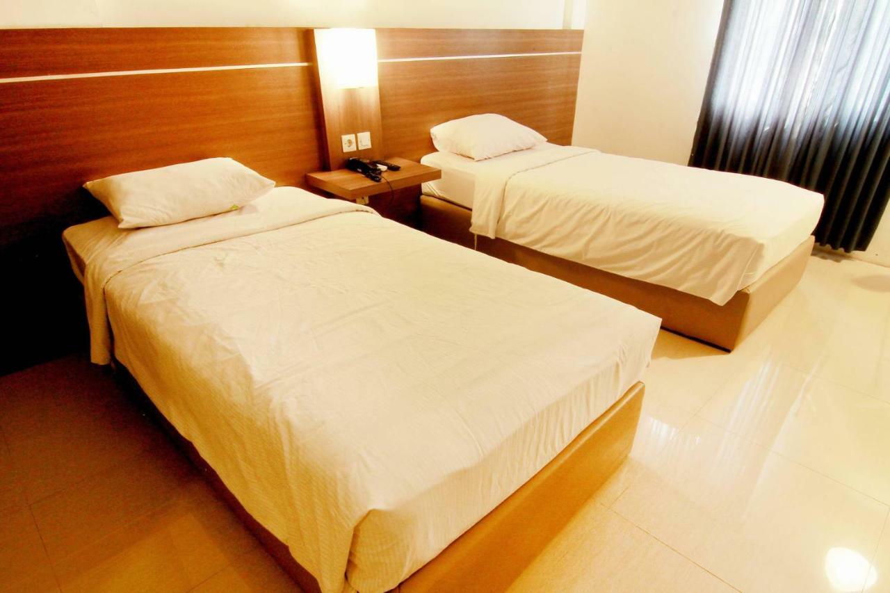 Alzara Hotel Syariah Wonosari Экстерьер фото