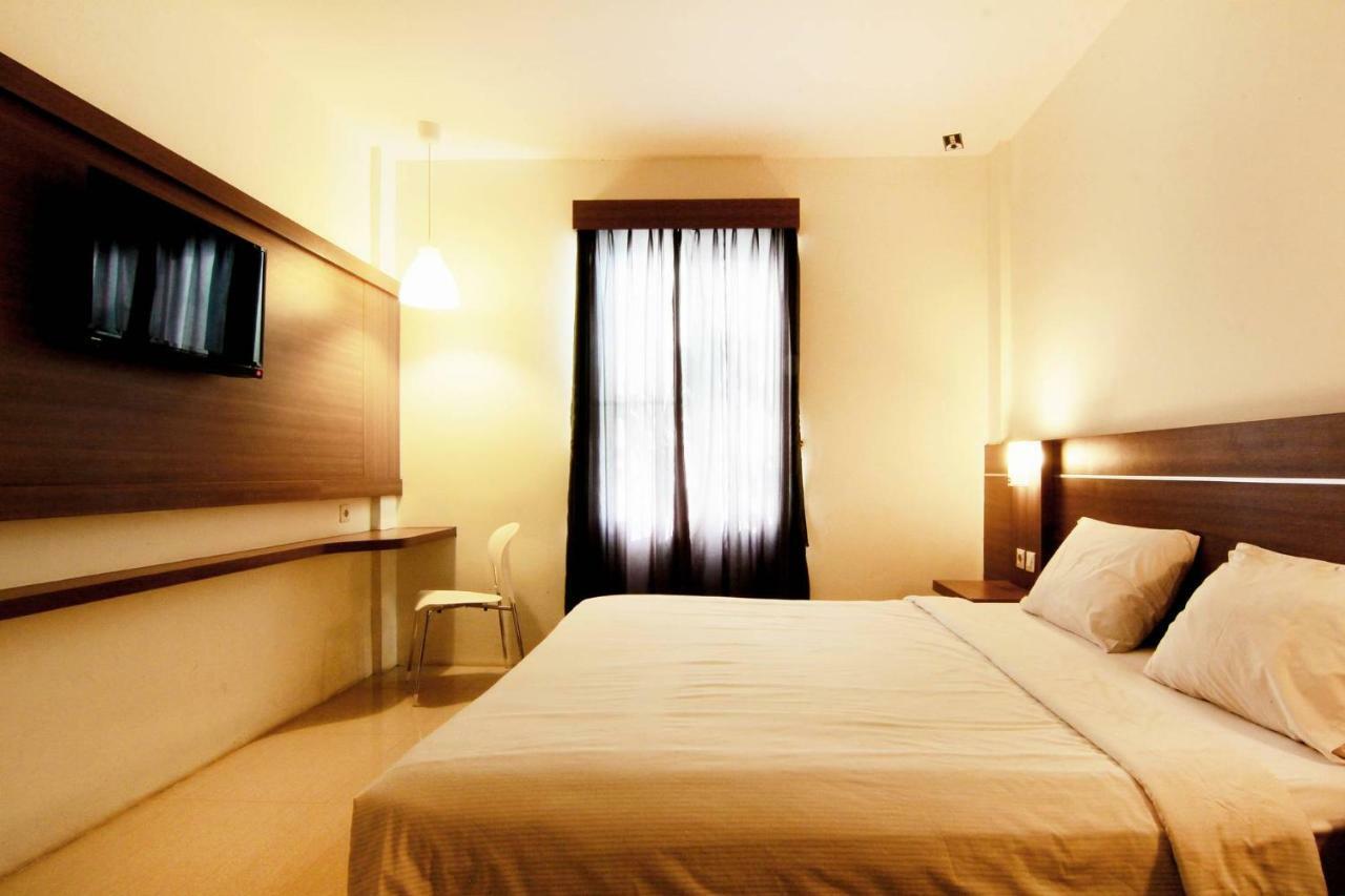 Alzara Hotel Syariah Wonosari Экстерьер фото