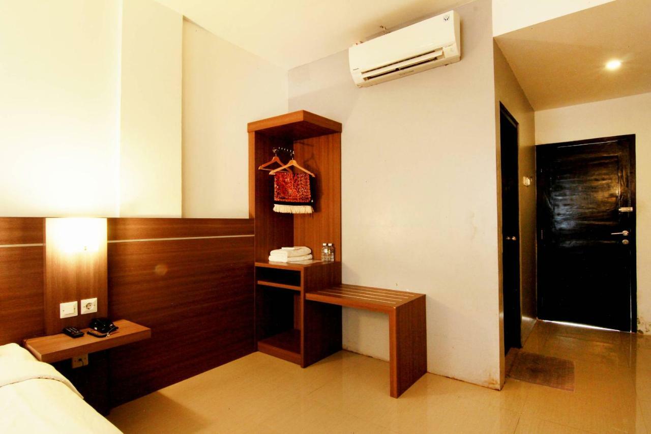 Alzara Hotel Syariah Wonosari Экстерьер фото