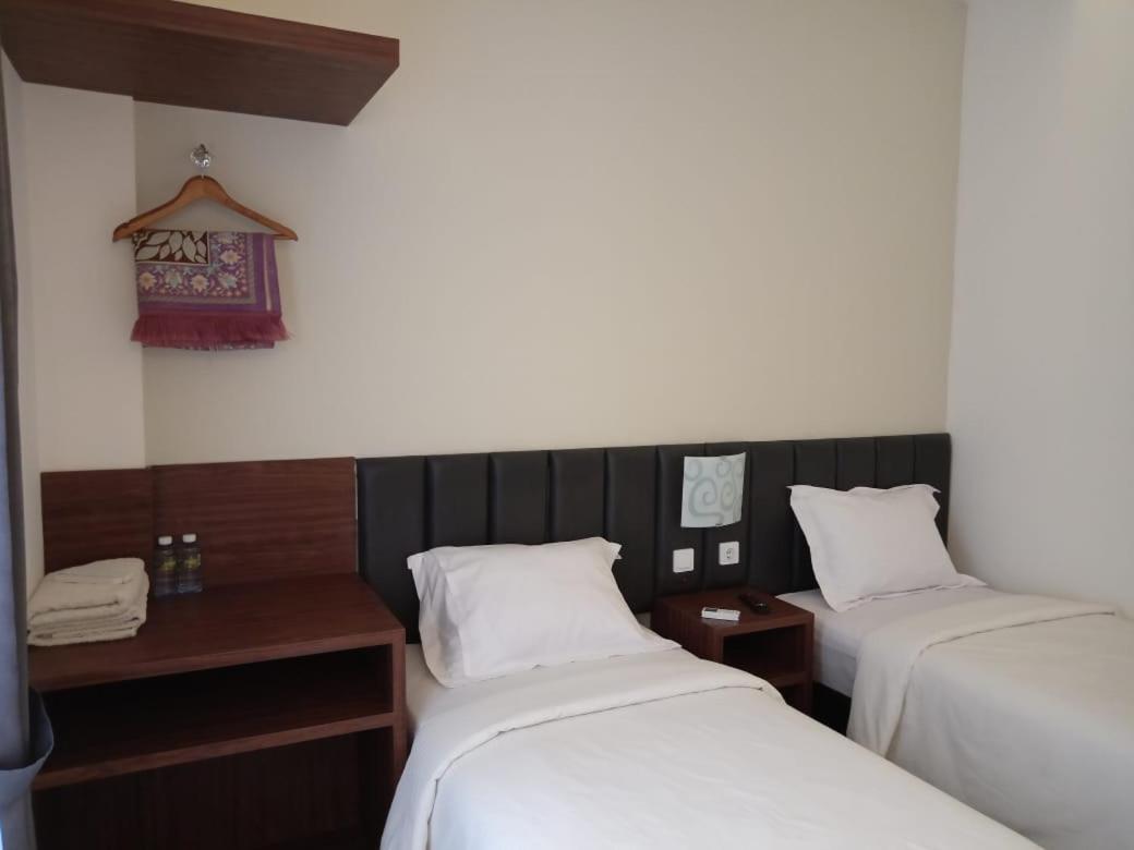 Alzara Hotel Syariah Wonosari Экстерьер фото
