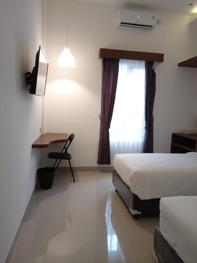 Alzara Hotel Syariah Wonosari Экстерьер фото