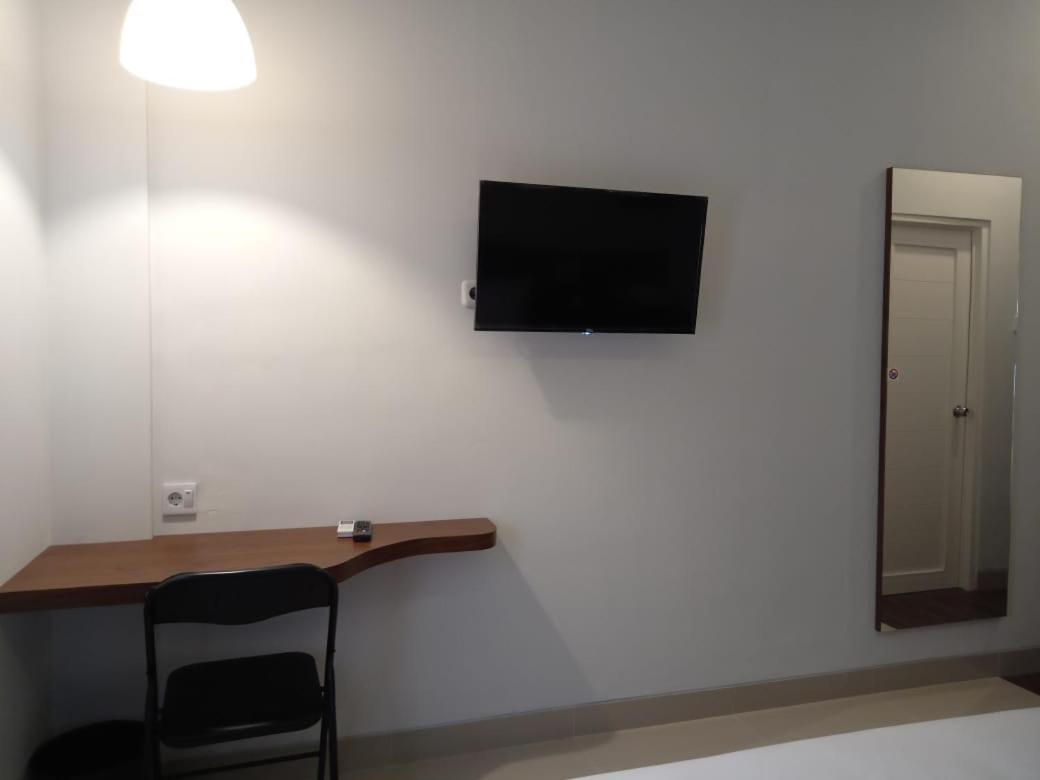 Alzara Hotel Syariah Wonosari Экстерьер фото